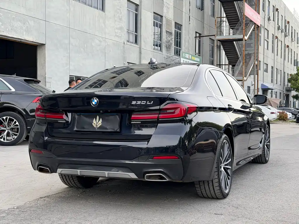 BMW 5 Series 2022 — фото 15