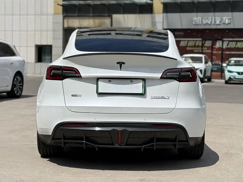 Tesla Model Y 2022 — фото 9