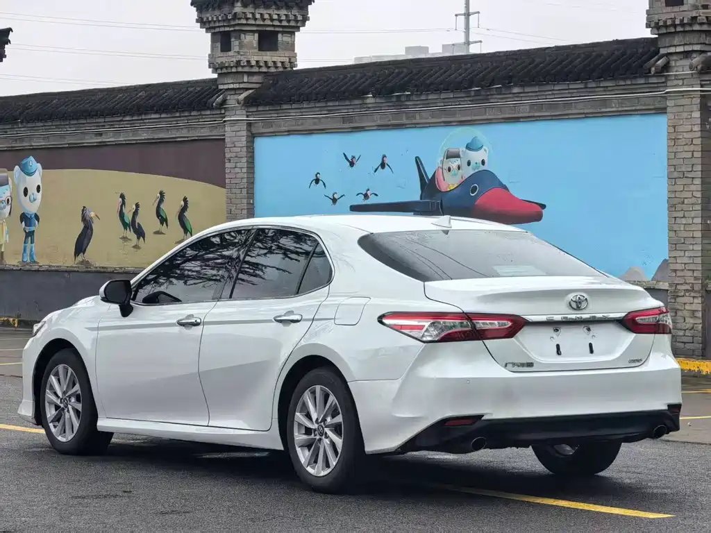 Toyota Camry 2021 — фото 5
