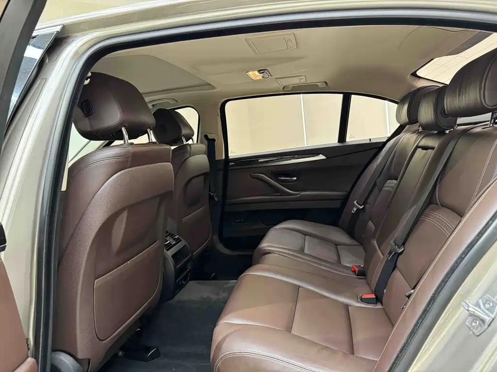 BMW 5 Series 2016 — фото 17