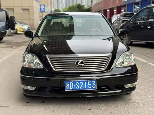 Lexus LS 2004