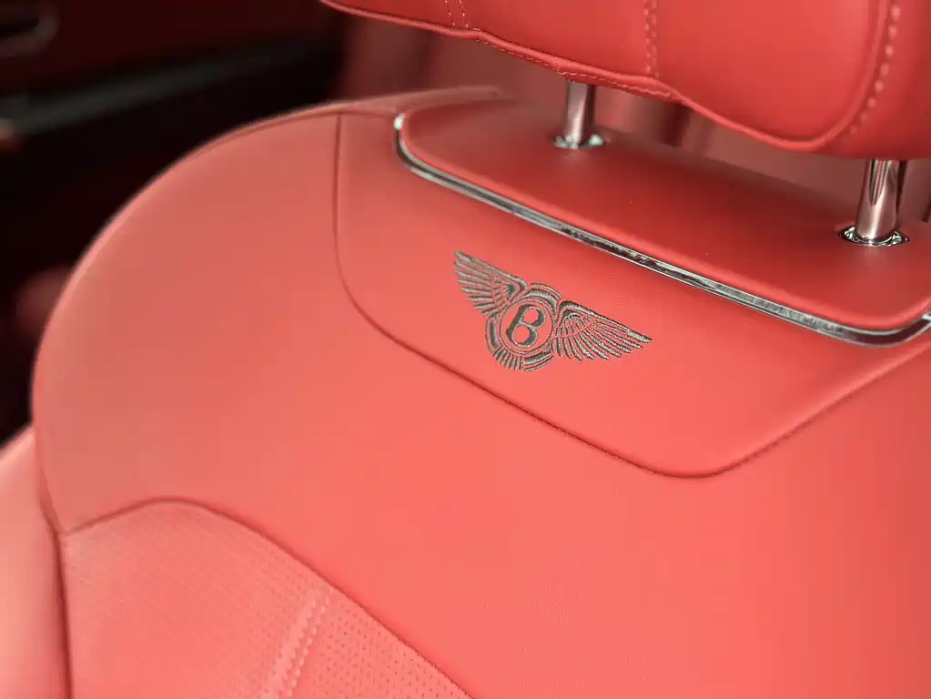 Bentley Bentayga 2019 — фото 16