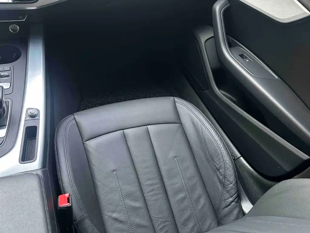 Audi A4L 2018 — фото 16