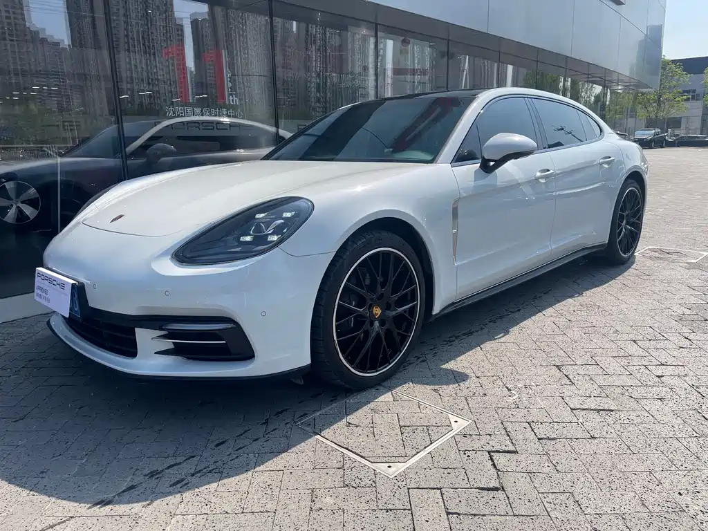 Porsche Panamera 2018 — фото 1