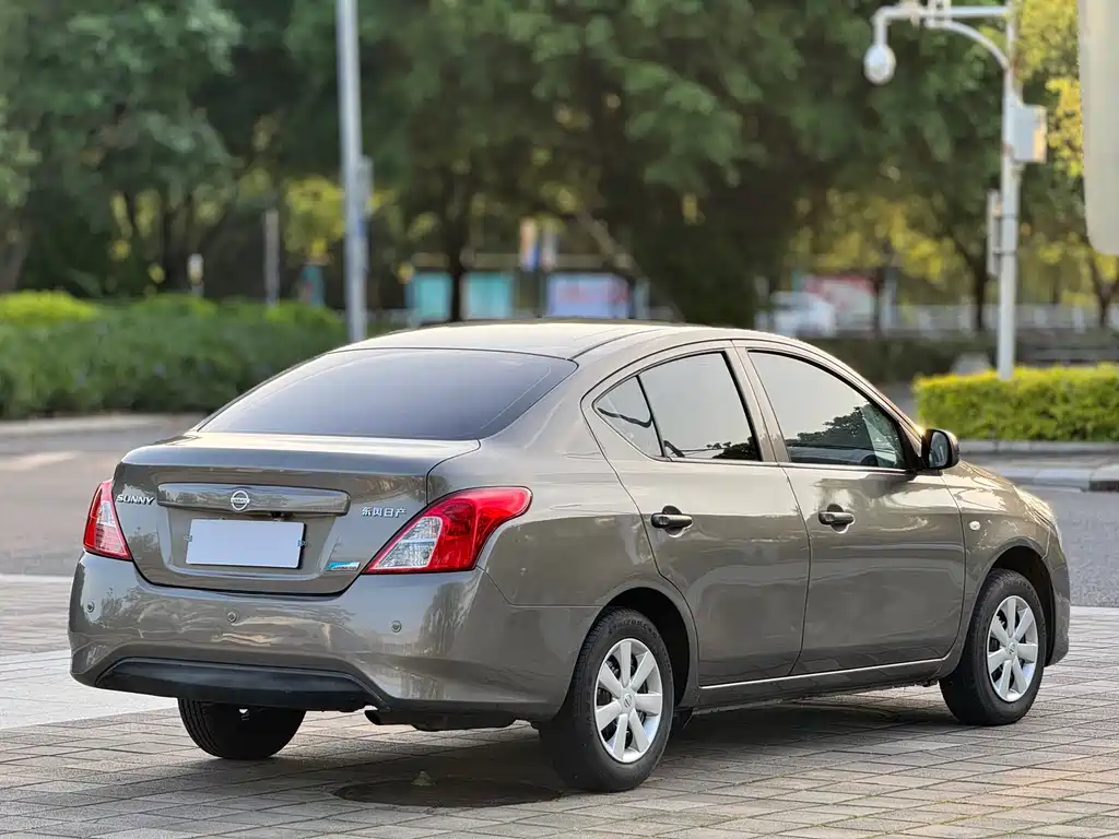 Nissan Sunny 2015 — фото 7