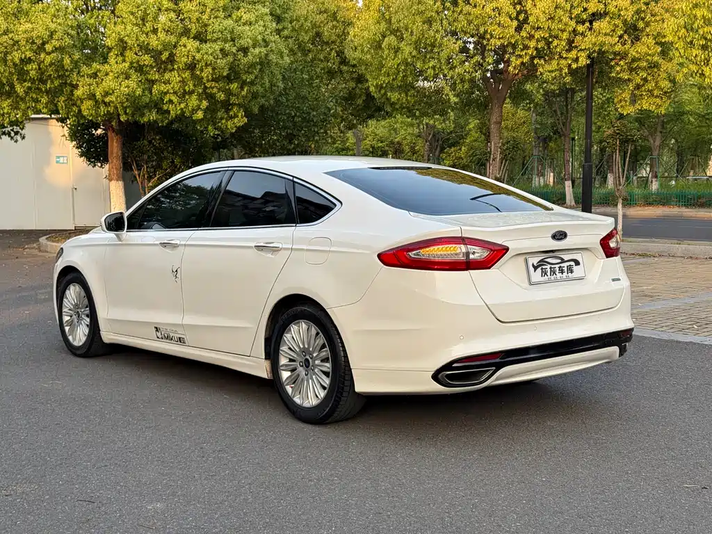 Ford Mondeo 2016 — фото 9