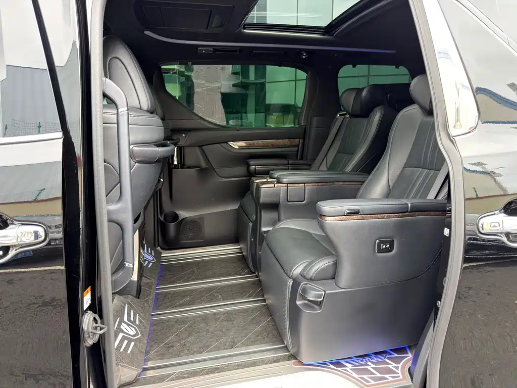 Toyota Alphard 2023 — фото 6