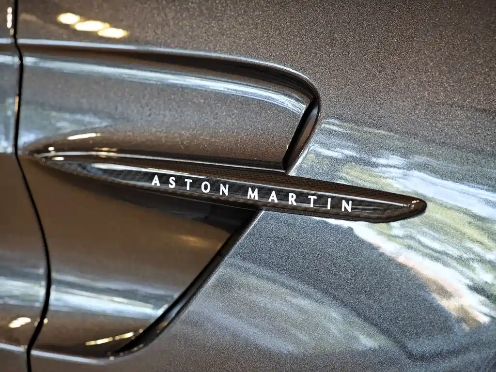 Aston Martin V8 Vantage — фото 5