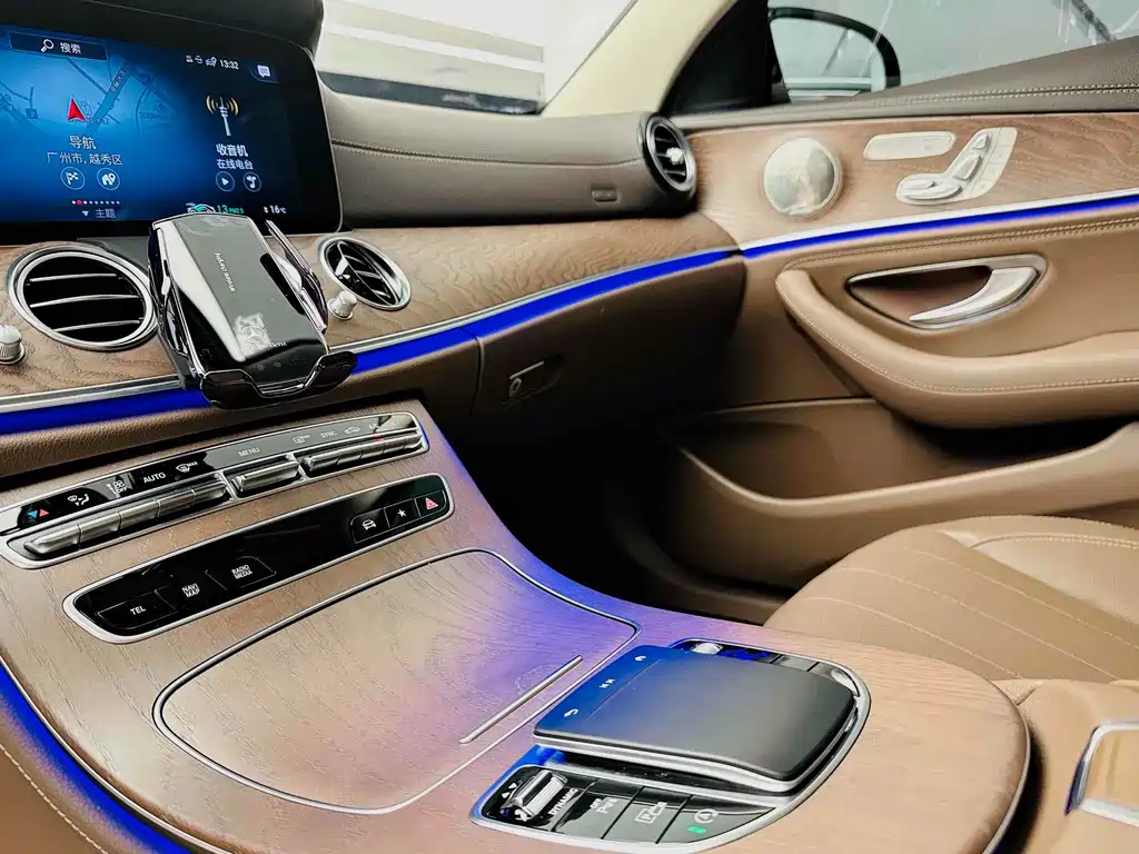 Mercedes-Benz E-Class 2023 — фото 12