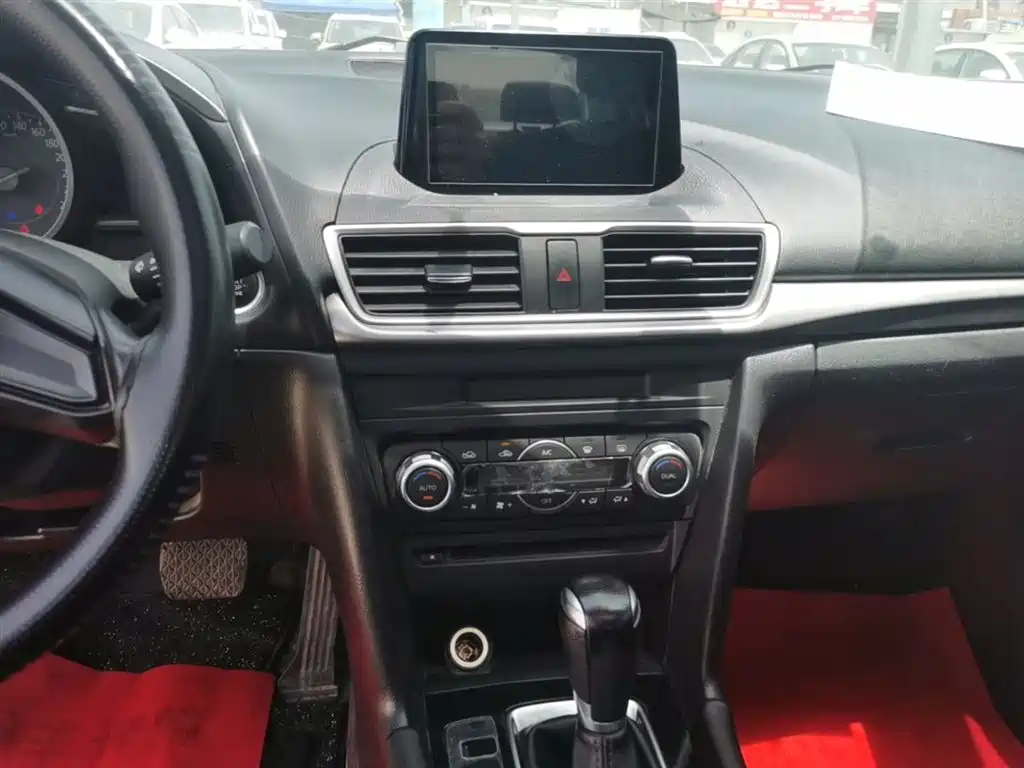 Mazda 3 Axela 2019 — фото 13