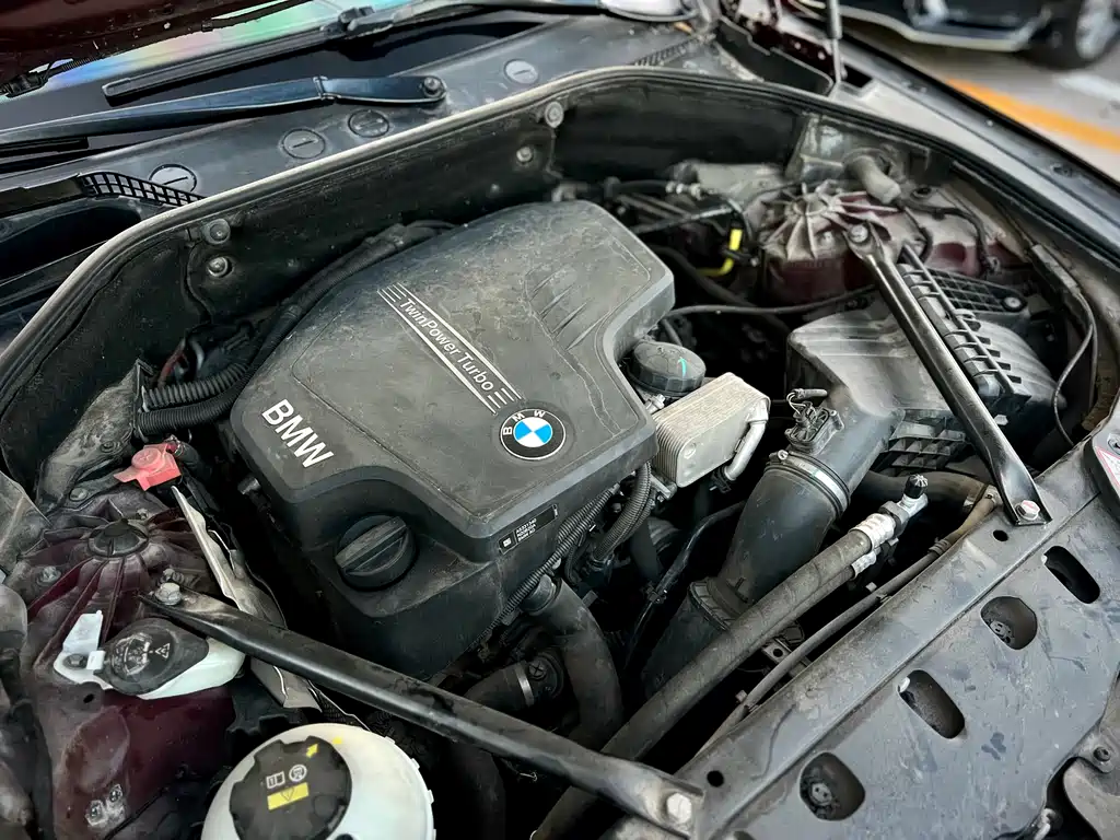BMW 5 Series GT 2015 — фото 41