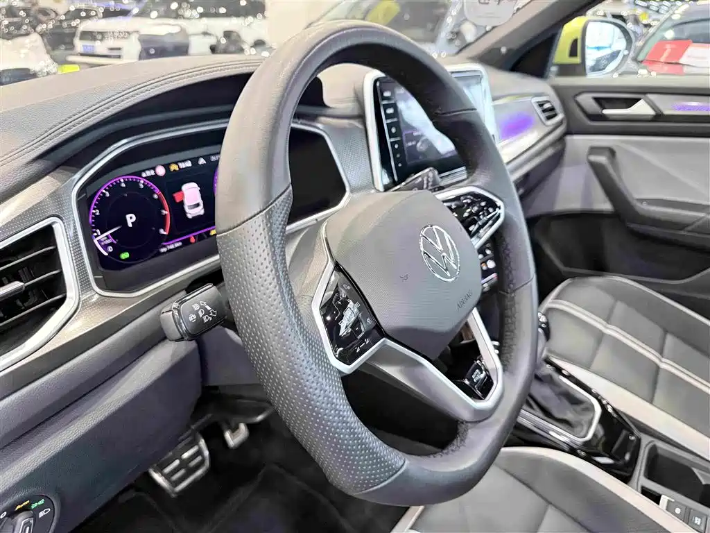 Volkswagen T-Roc 2023 — фото 12