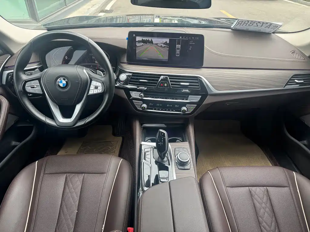 BMW 5 Series 2022 — фото 11