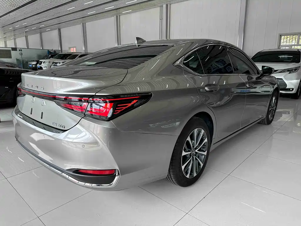 Lexus ES 2025 — фото 6