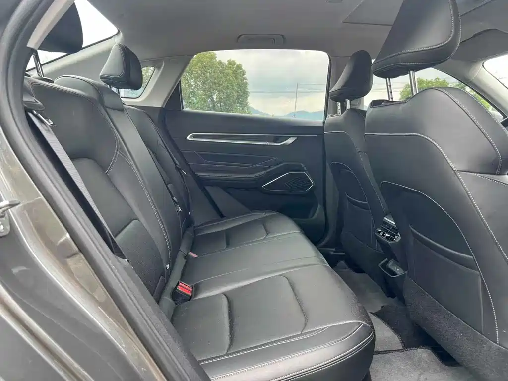 Geely Emgrand 2022