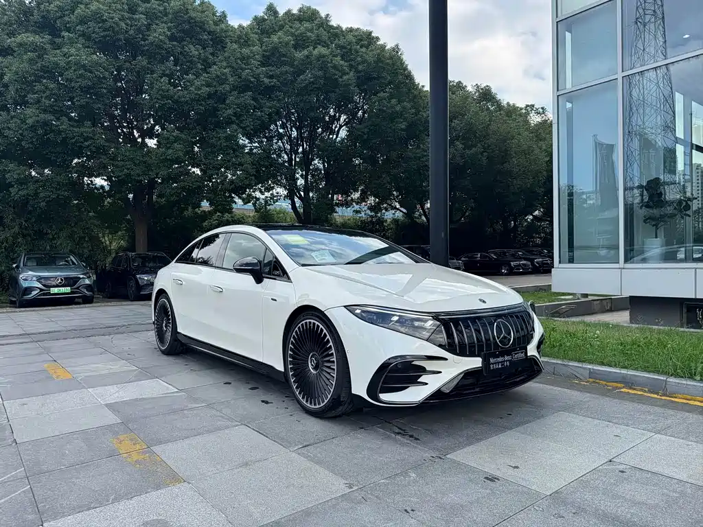 Mercedes-Benz EQS AMG 2026 — фото 3