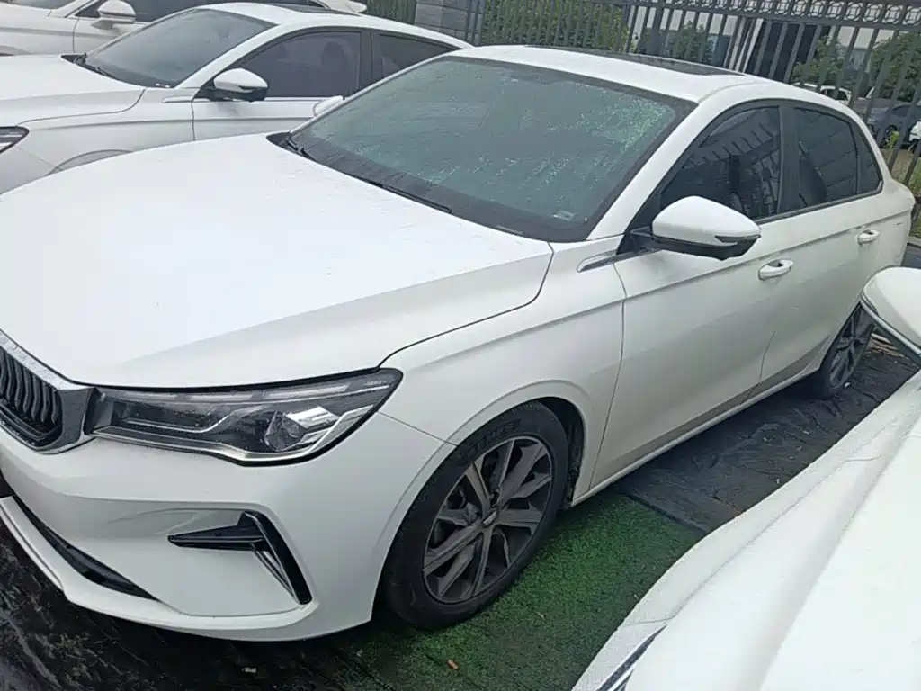 Geely Emgrand 2022