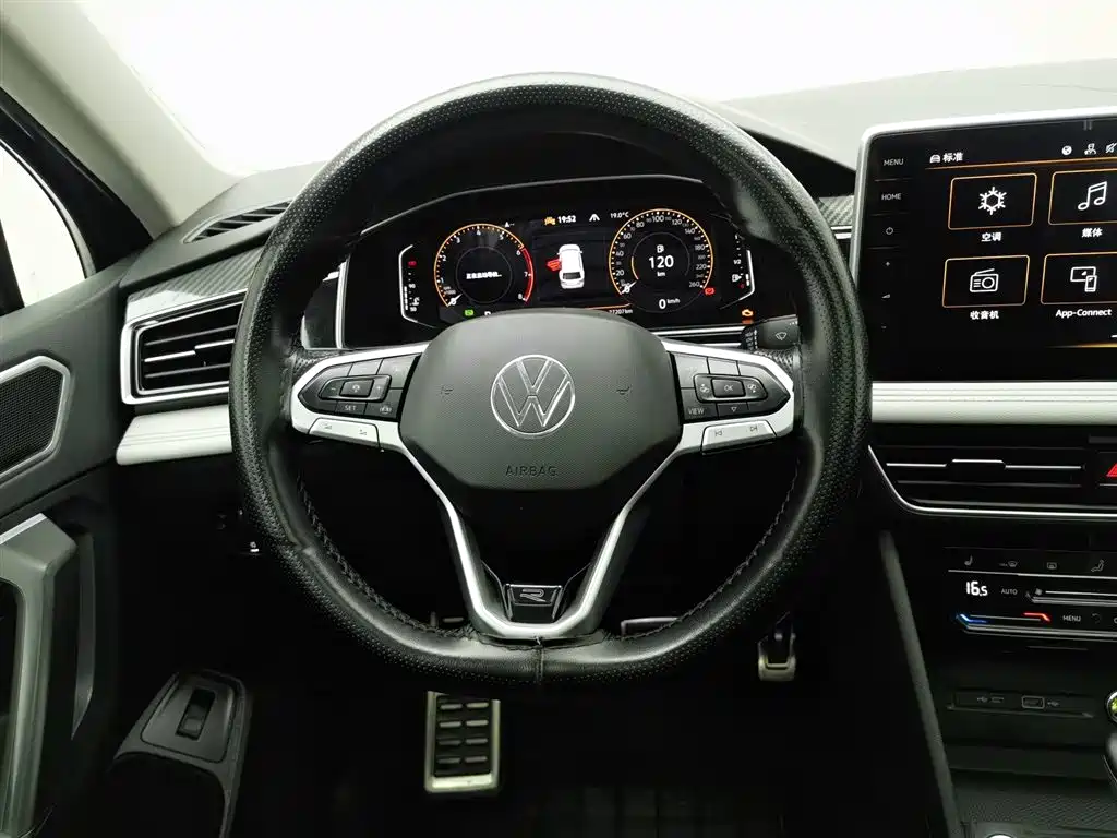 Volkswagen Tiguan L 2023 — фото 11