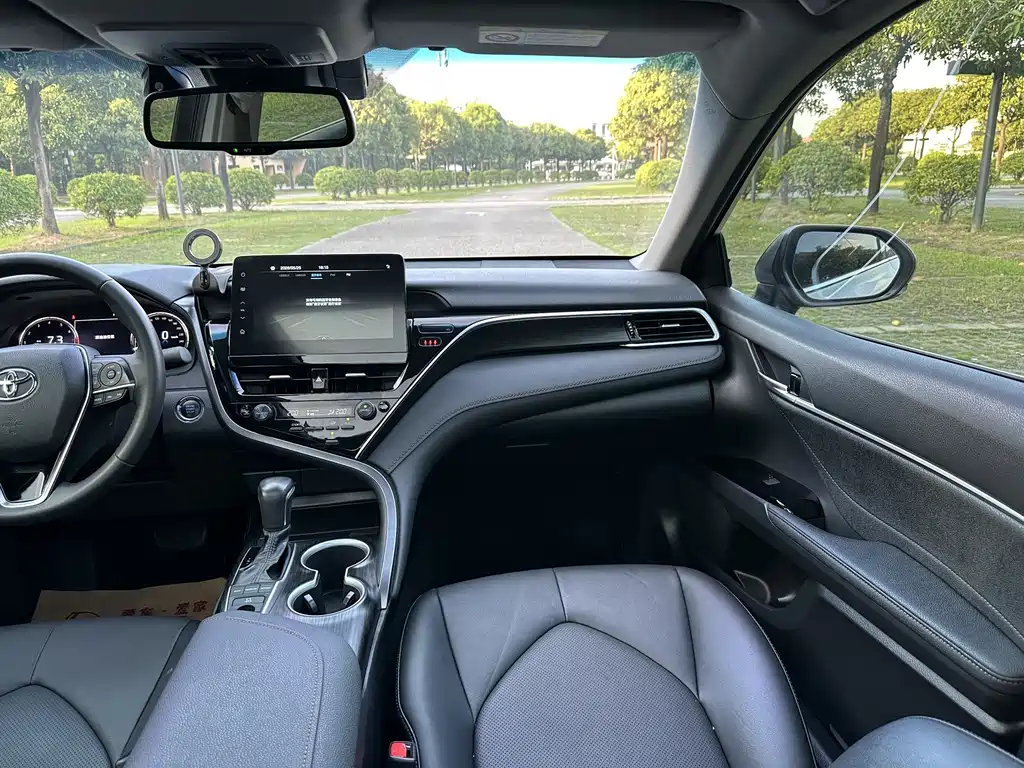 Toyota Camry 2023 — фото 15