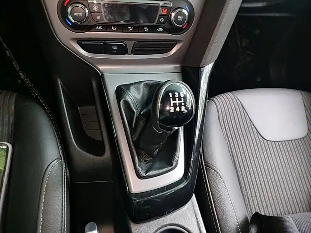 Ford Focus 2015 — фото 14