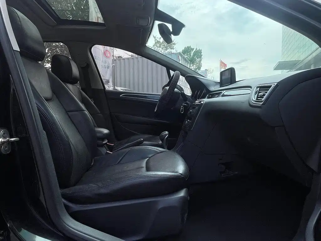 Peugeot 308 2015 — фото 15