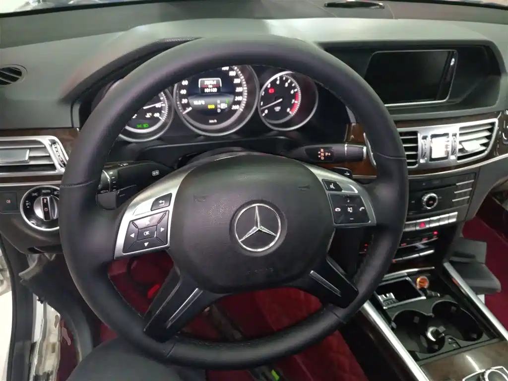 Mercedes-Benz E-Class 2016 — фото 11