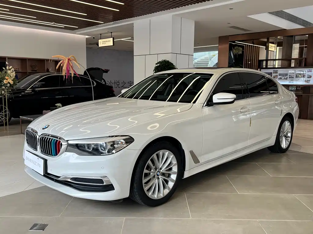 BMW 5 Series 2019 — фото 1