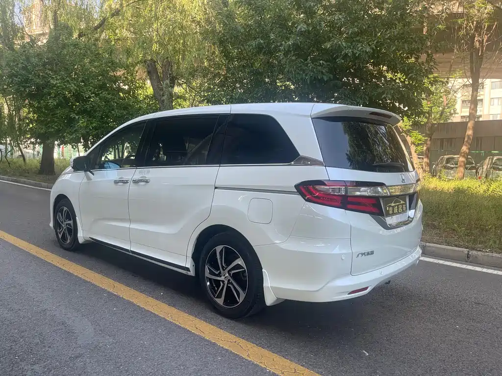 Honda Odyssey 2017 — фото 5