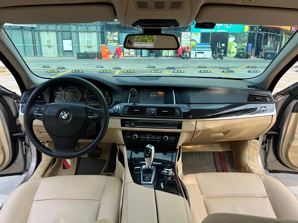 BMW 5 Series 2015 — фото 15