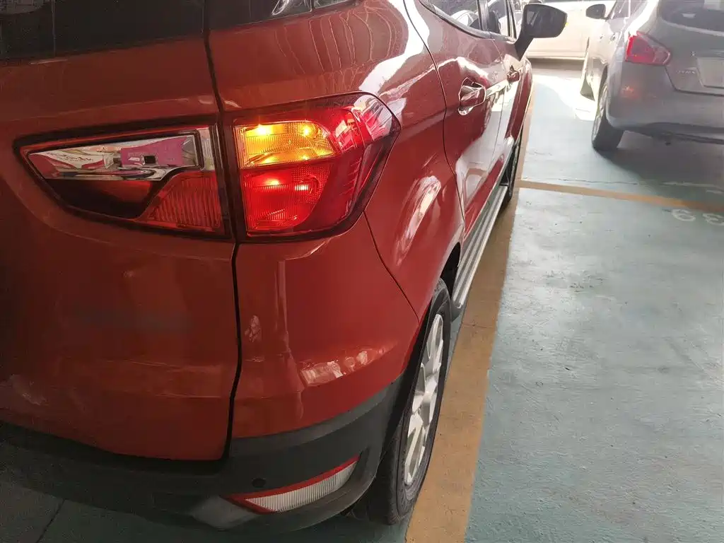 Ford Ecosport 2015 — фото 24