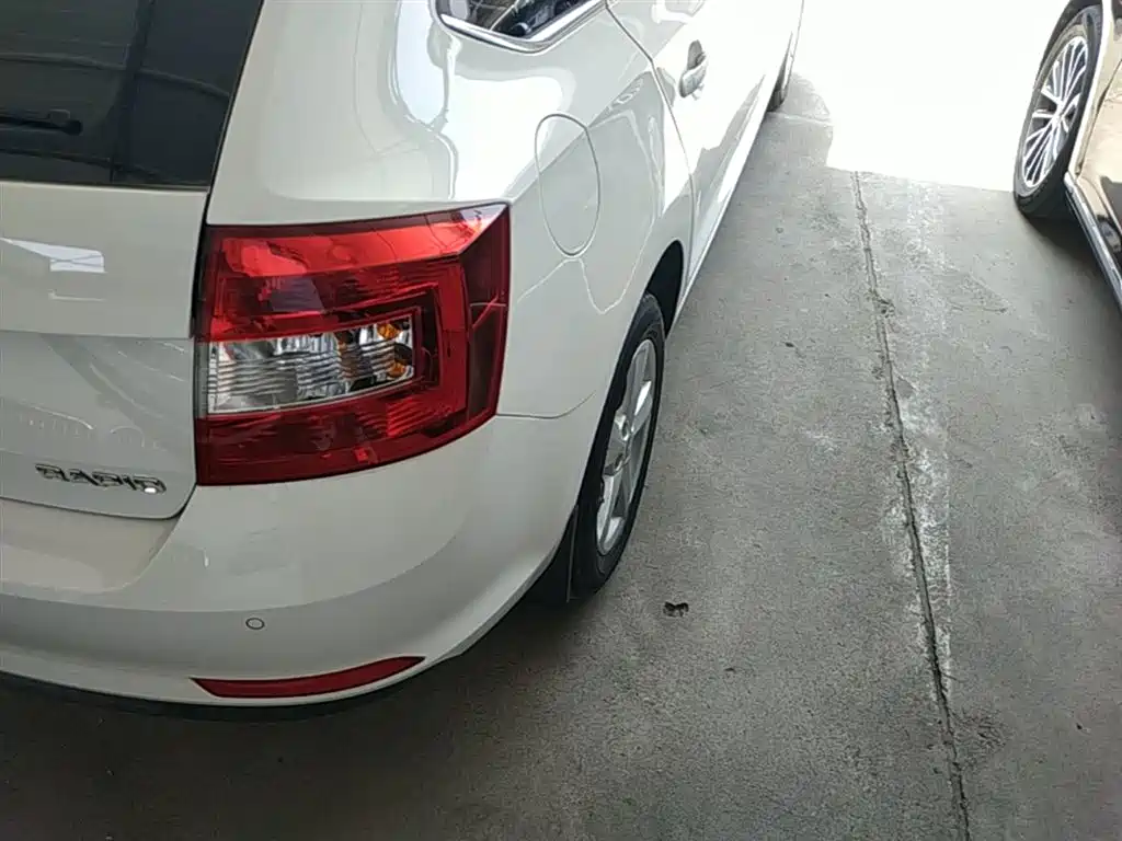 Skoda Rapid Spaceback 2020 — фото 8