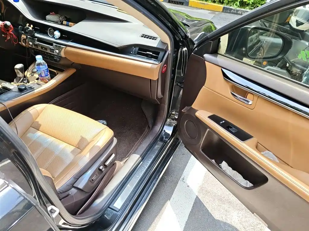 Lexus ES 2015 — фото 20