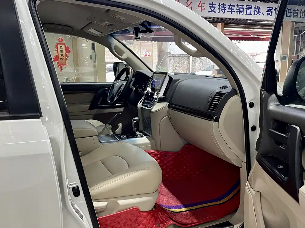 Toyota Land Cruiser 2018 — фото 14