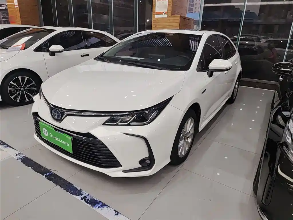 Toyota Corolla 2021 — фото 1
