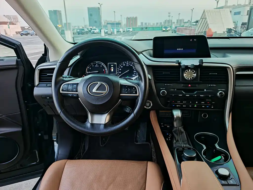 Lexus RX 2017 — фото 14
