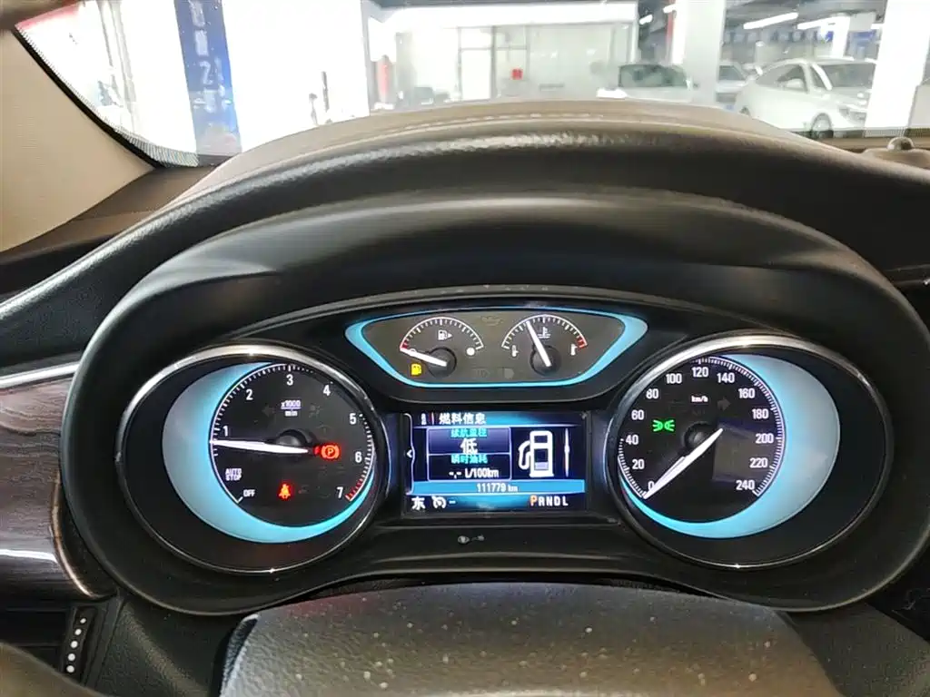 Buick Envision Plus 2017 — фото 12