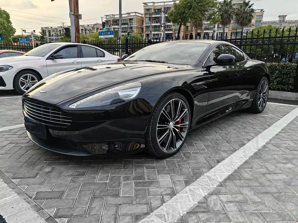 Aston Martin DB9 2014 — фото 3