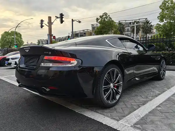 Aston Martin DB9 2013