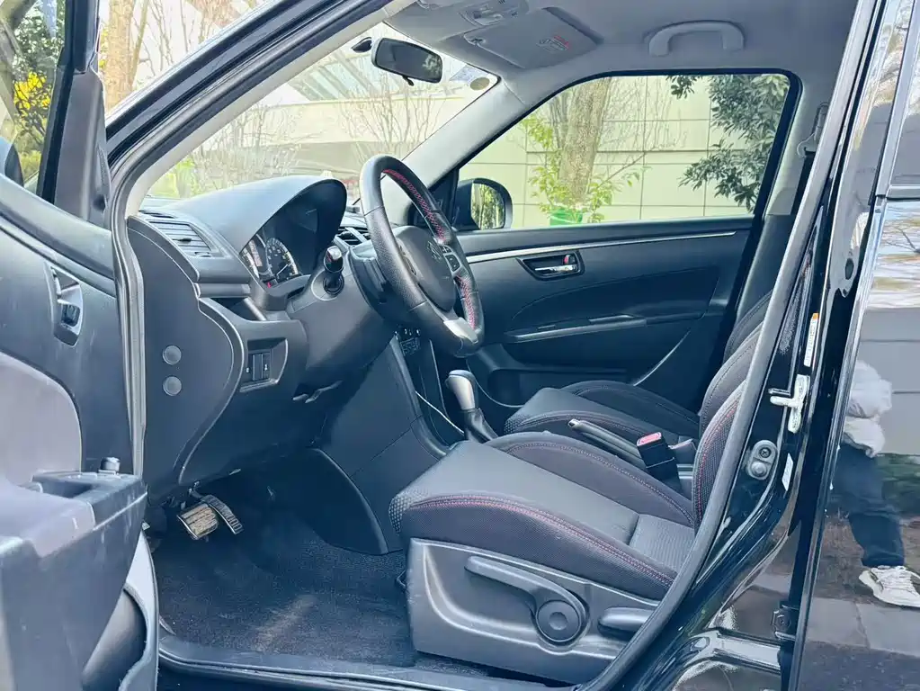 Suzuki Swift 2015 — фото 12