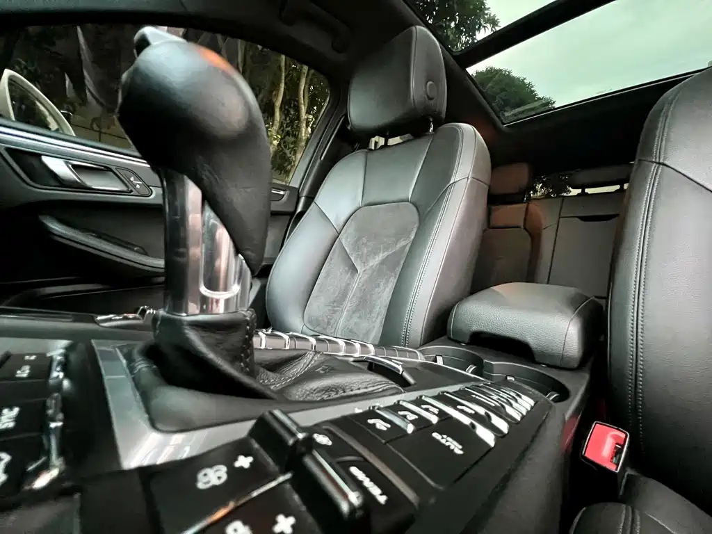 Porsche Macan 2020 — фото 14