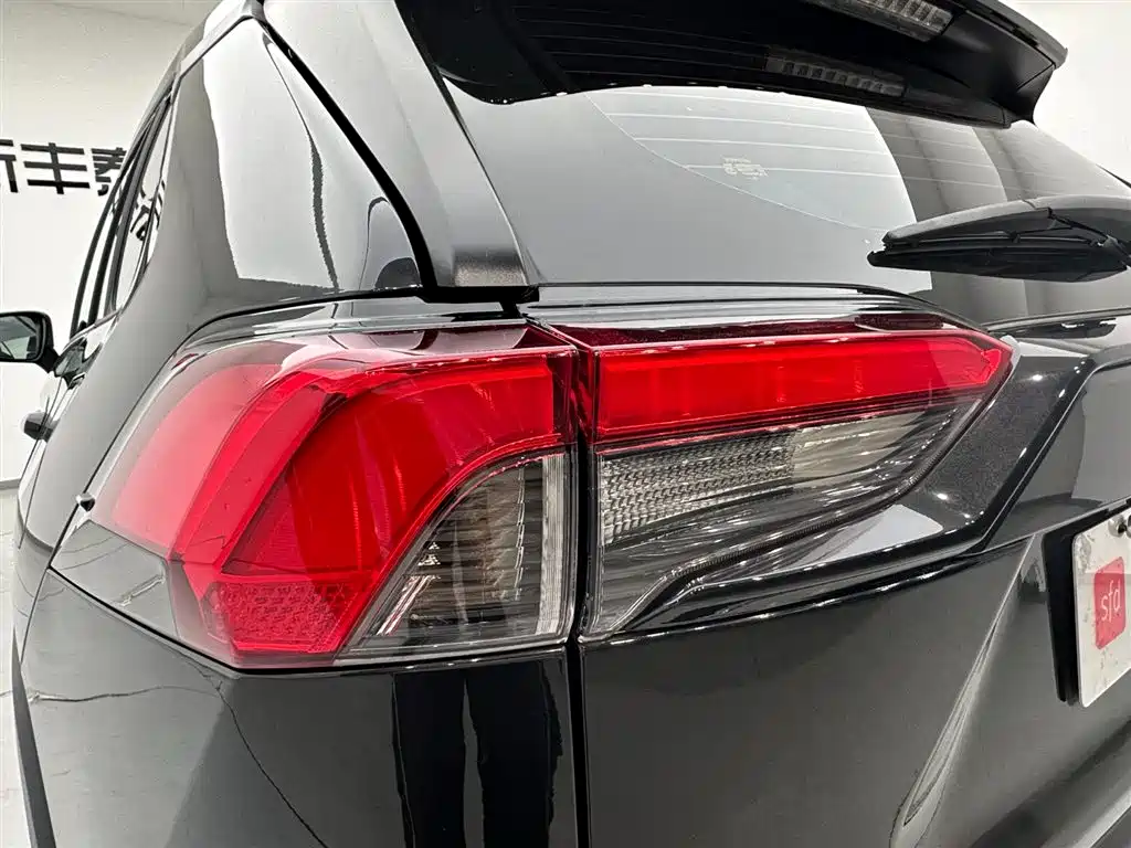 Toyota RAV4 2024 — фото 29