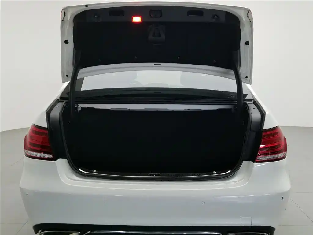 Mercedes-Benz E-Class 2014 — фото 16