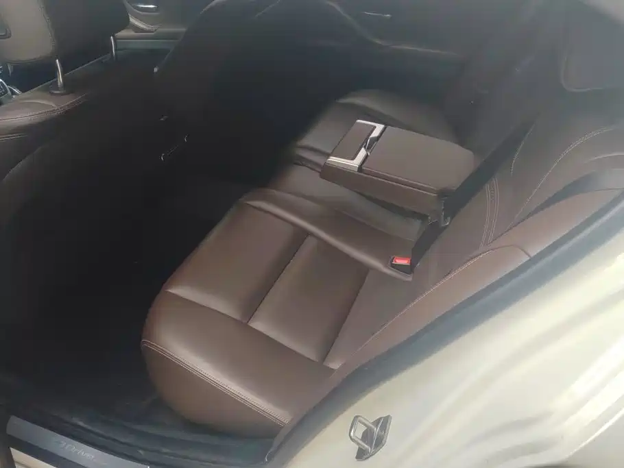 BMW 5 Series New Energy 2015 — фото 11