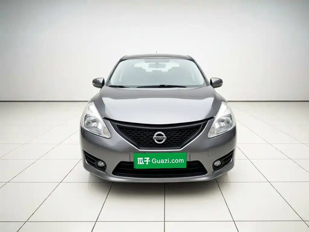 Nissan Tiida 2015