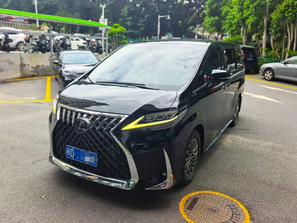 Lexus LM 2023