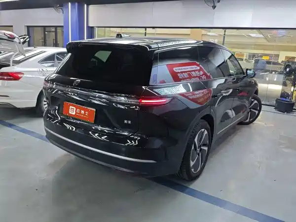 NIO ES8 2023