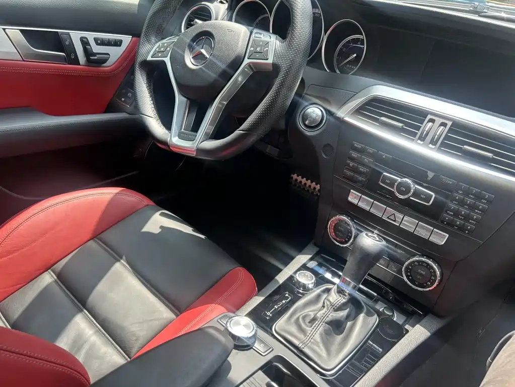 Mercedes-Benz C-Class AMG 2012 — фото 11