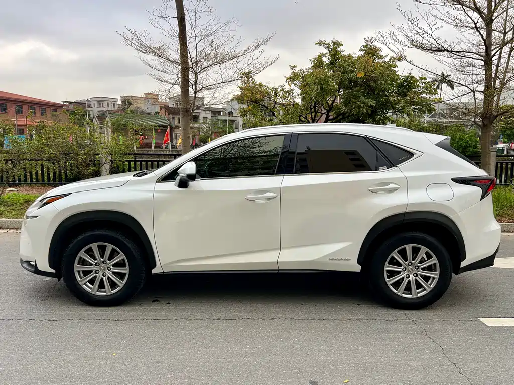 Lexus NX 2016 — фото 10