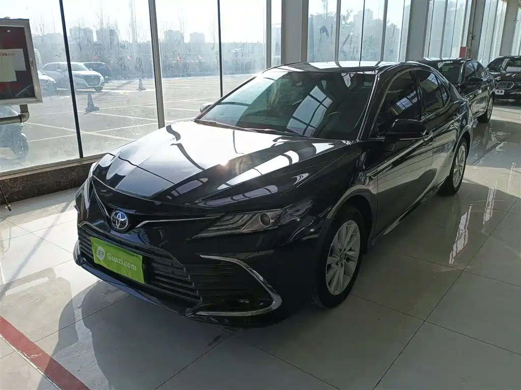 Toyota Camry 2022 — фото 1