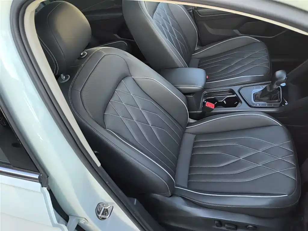 Volkswagen Tiguan L 2023 — фото 25